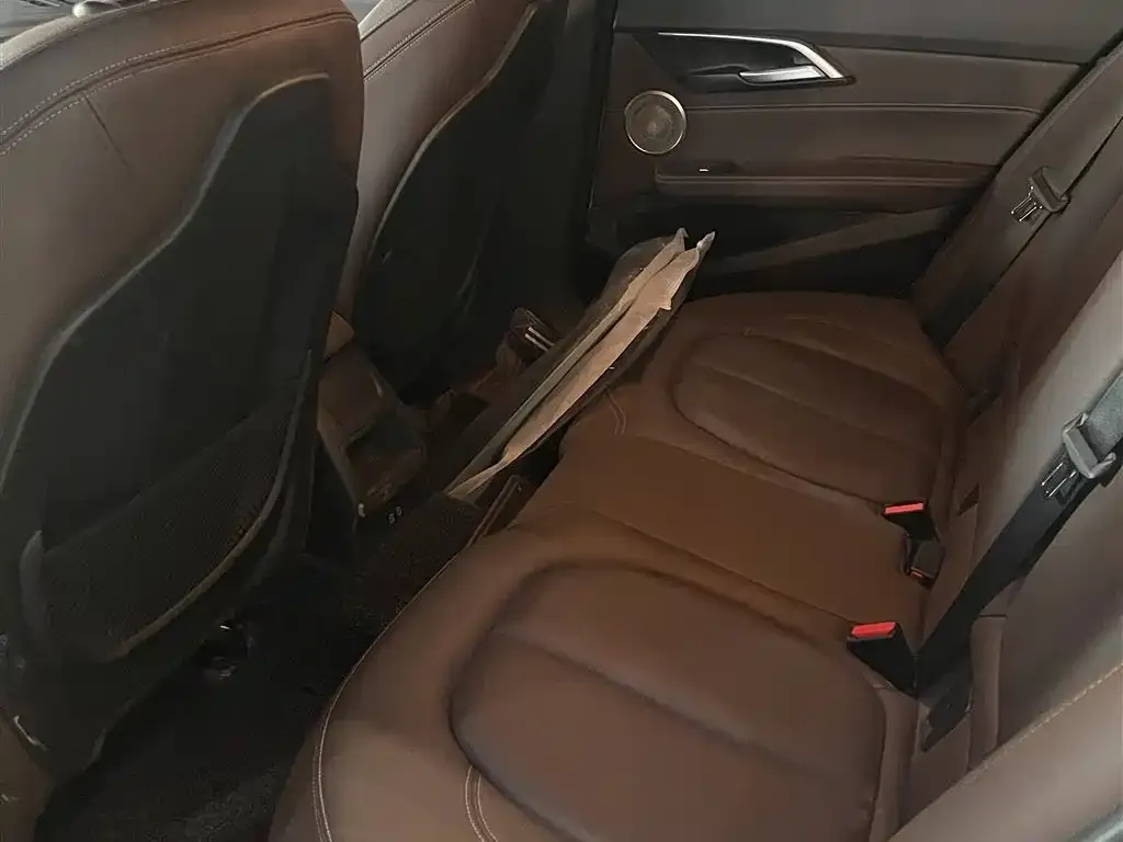 BMW 1 Series 2021 из CN, фото 3