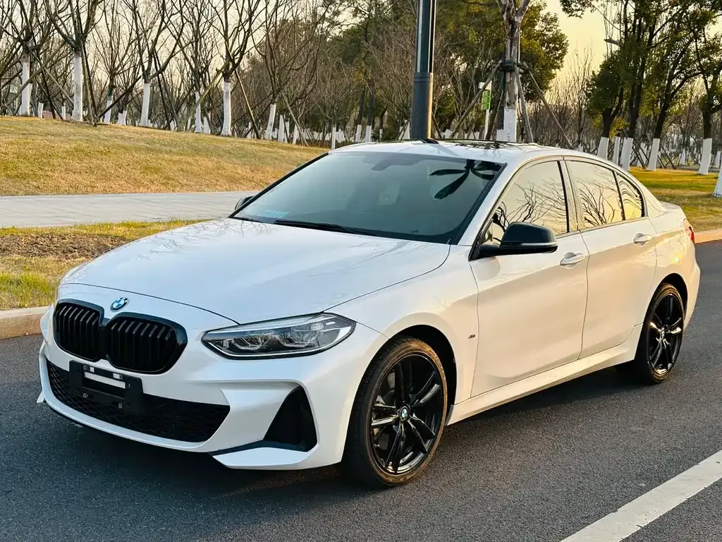 BMW 1 Series 2023 из CN, фото 1