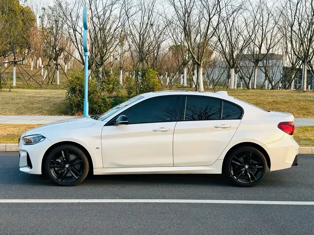 BMW 1 Series 2023 из CN, фото 10