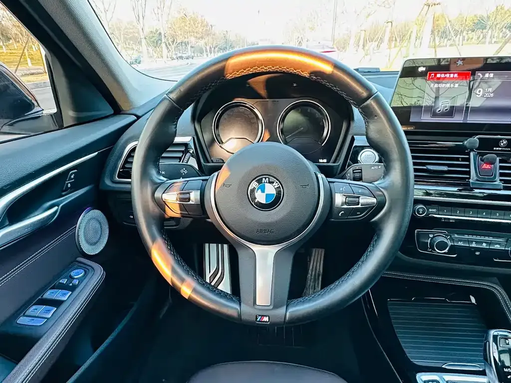 BMW 1 Series 2023 из CN, фото 2