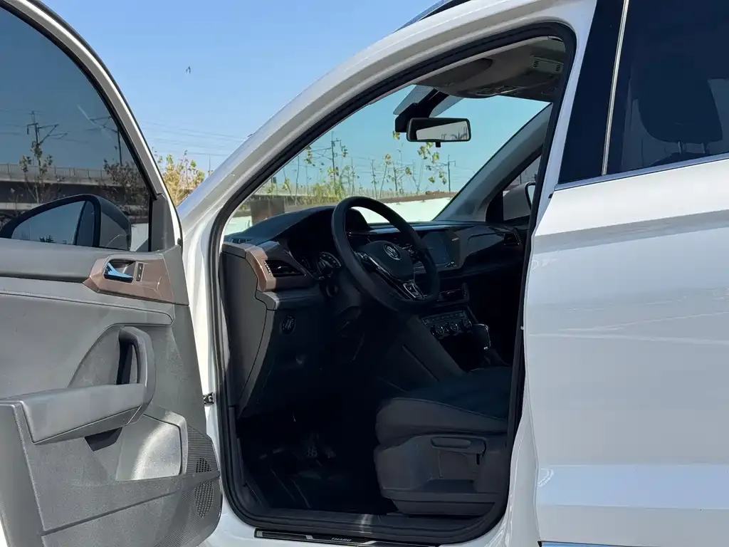 Volkswagen Tharu 2021 из CN, фото 10