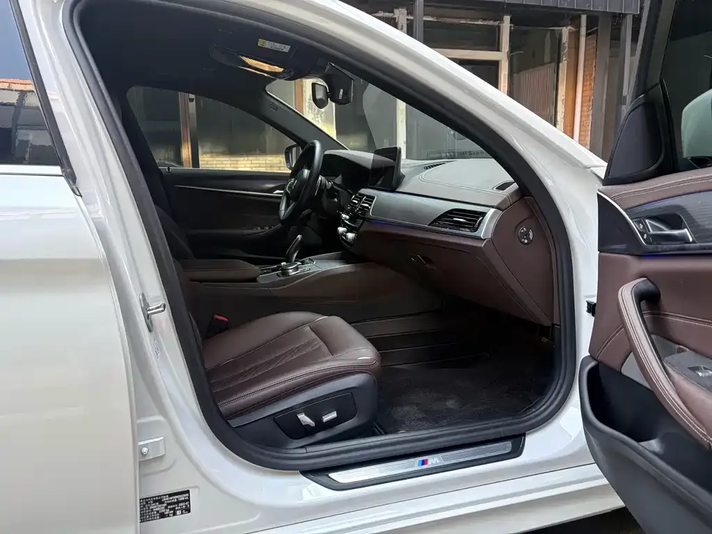 BMW 5 Series 2022 из CN, фото 2