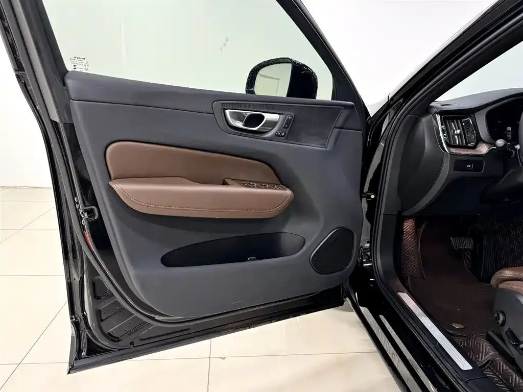 Volvo XC60 2023 из CN, фото 10