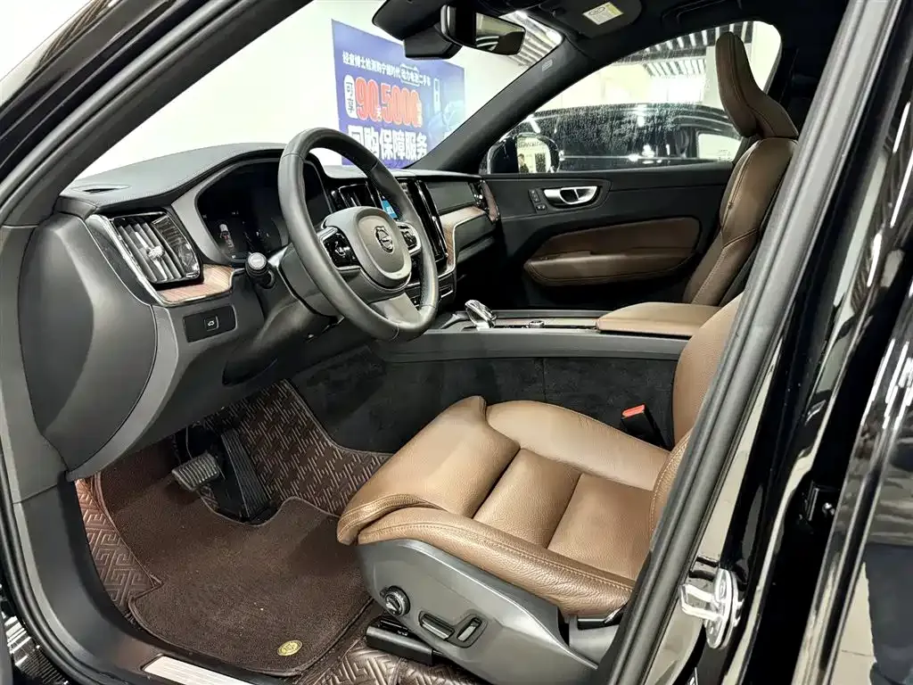 Volvo XC60 2023 из CN, фото 8