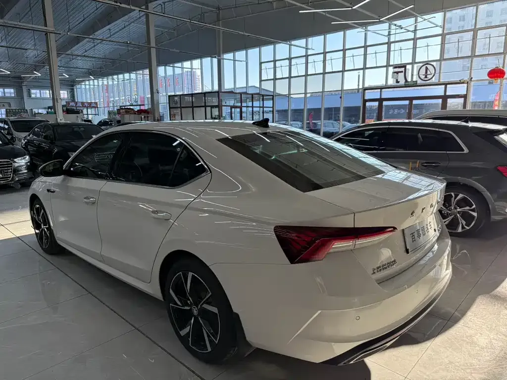 Skoda Octavia — фото 8