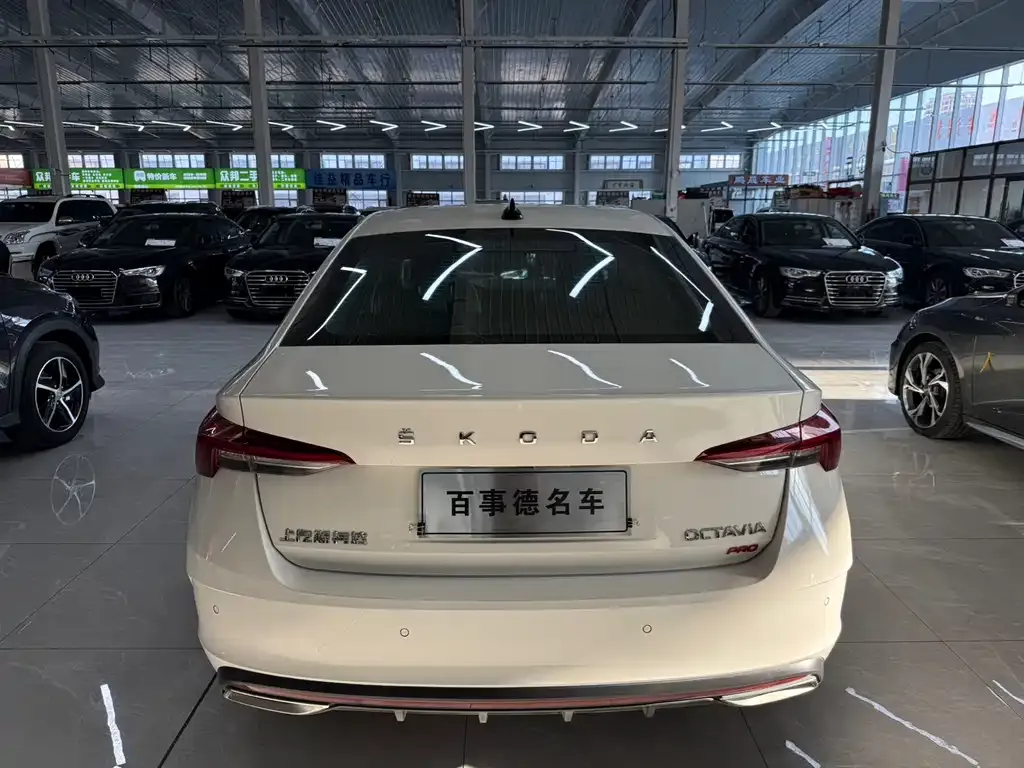 Skoda Octavia — фото 10