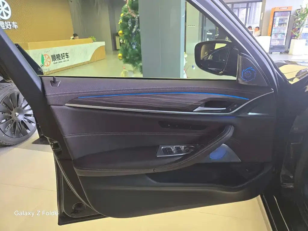 BMW 5 Series 2021 из CN, фото 2