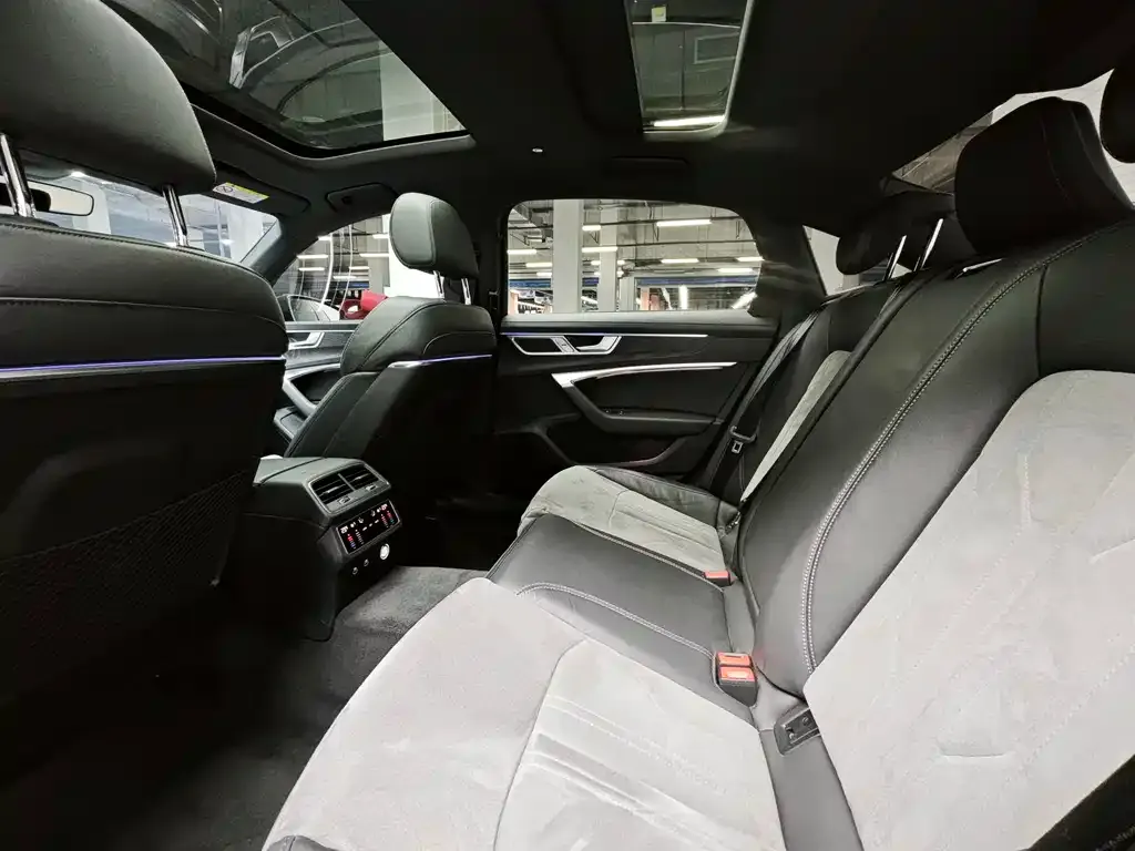 Audi A6L 2023 из CN, фото 8
