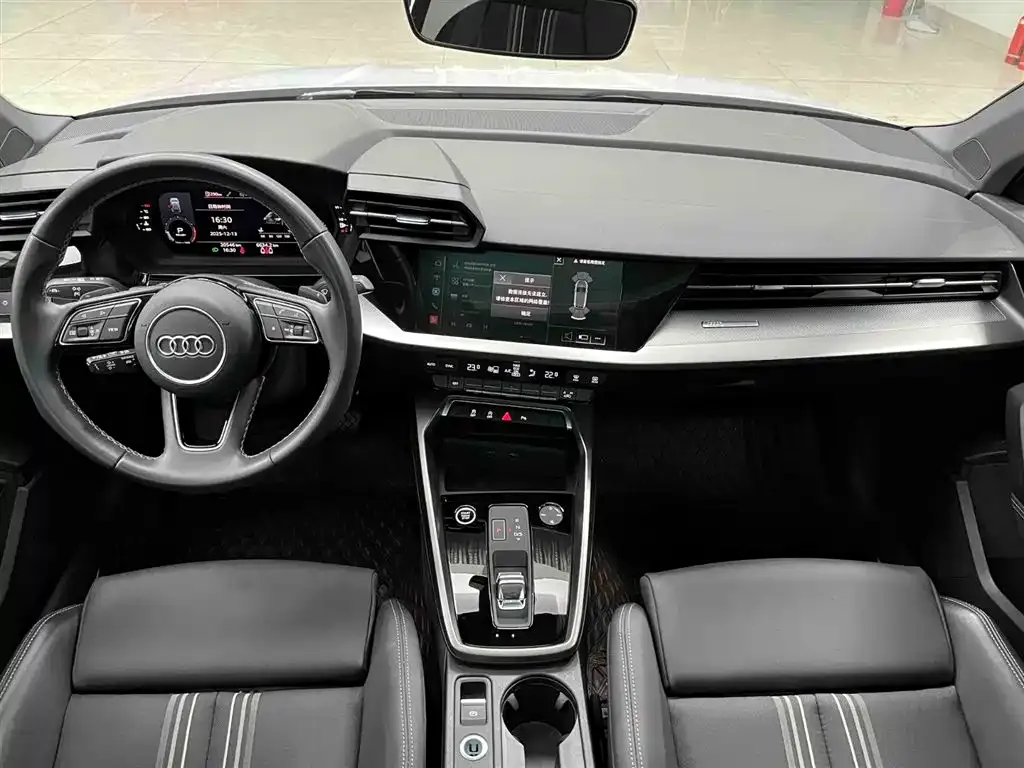 Audi A3 2023 из CN, фото 2