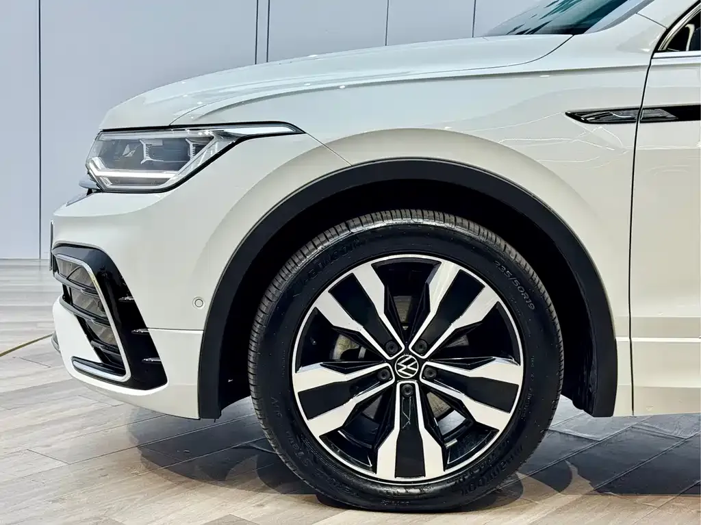 Volkswagen Tiguan L 2024 из CN, фото 5