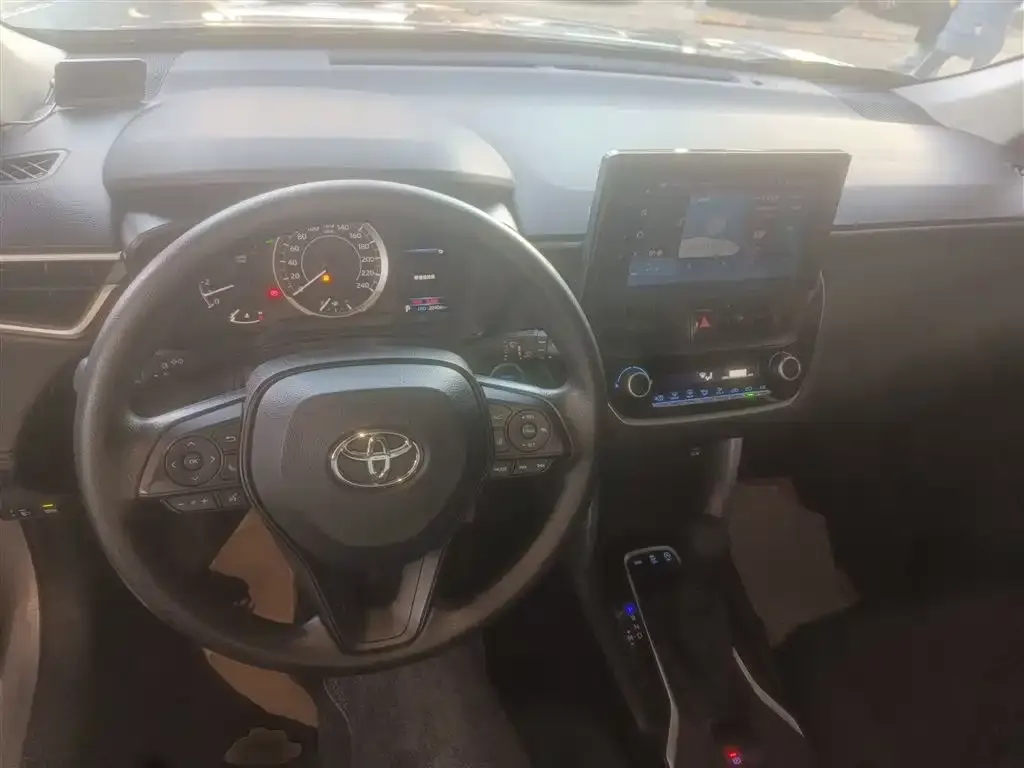 Toyota Corolla Cross — фото 2