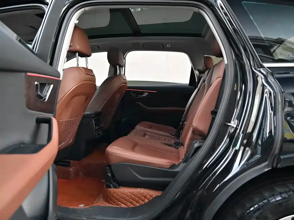Audi Q7 2022 из CN, фото 2
