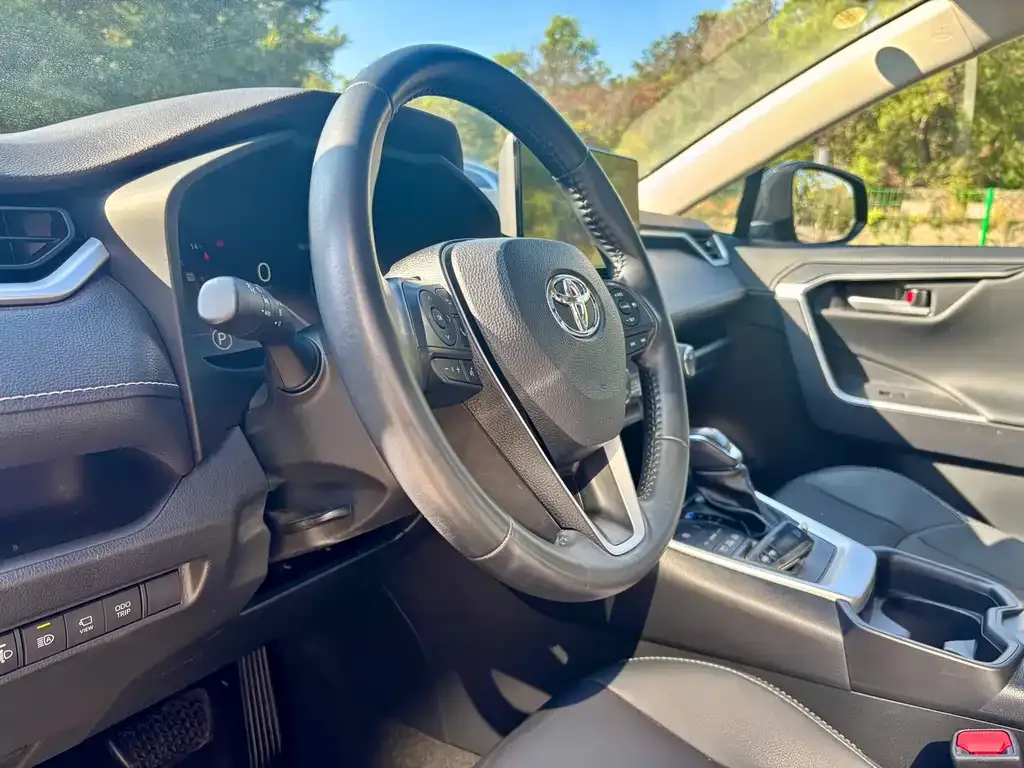 Toyota Wildlander 2023 из CN, фото 3