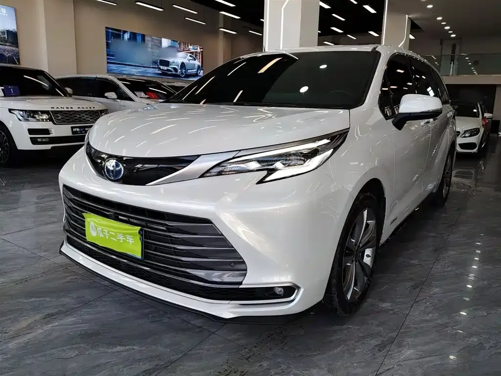 Toyota Sienna 2023 из CN, фото 1