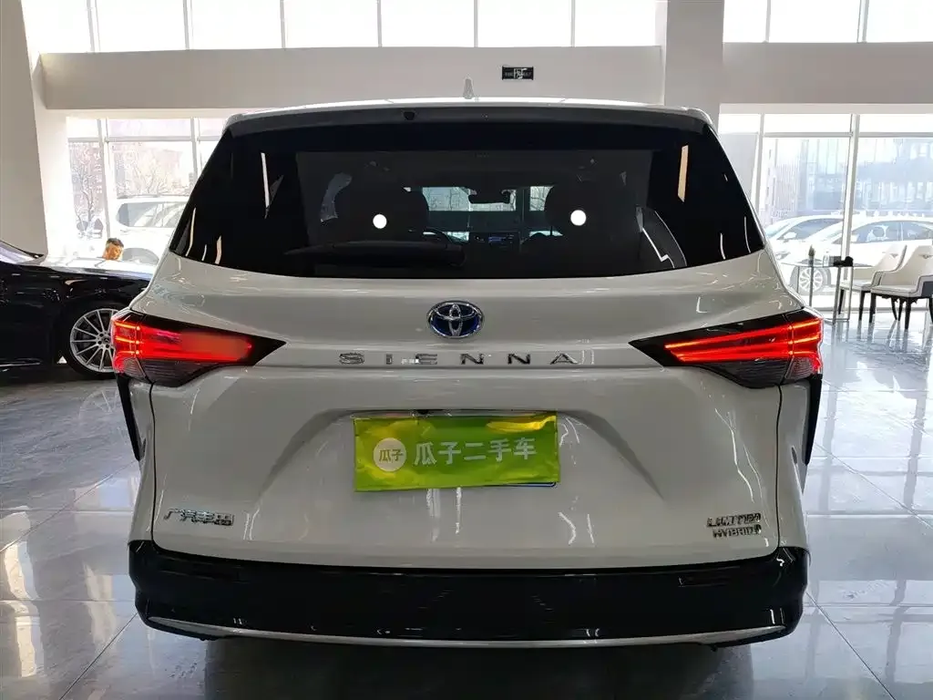 Toyota Sienna 2023 из CN, фото 3