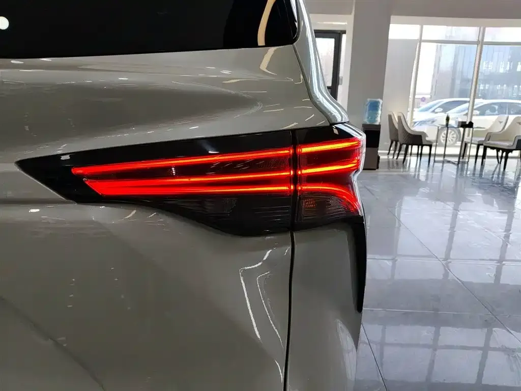 Toyota Sienna 2023 из CN, фото 6
