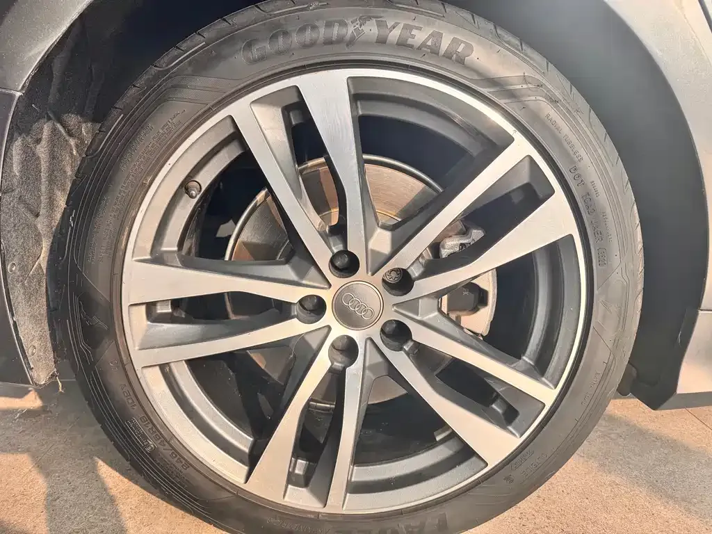 Audi A6L 2021 из CN, фото 10