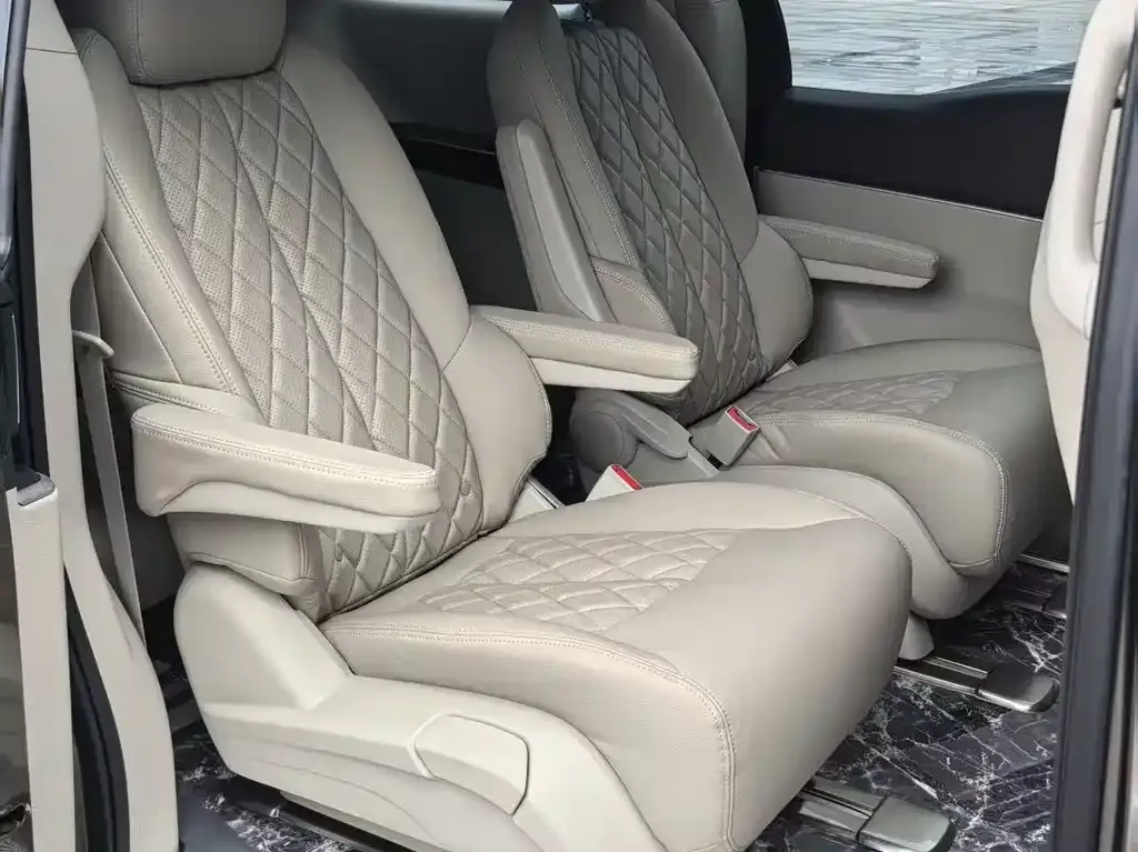 Buick GL8 2023 из CN, фото 3