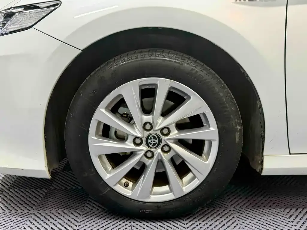 Toyota Camry 2023 из CN, фото 2