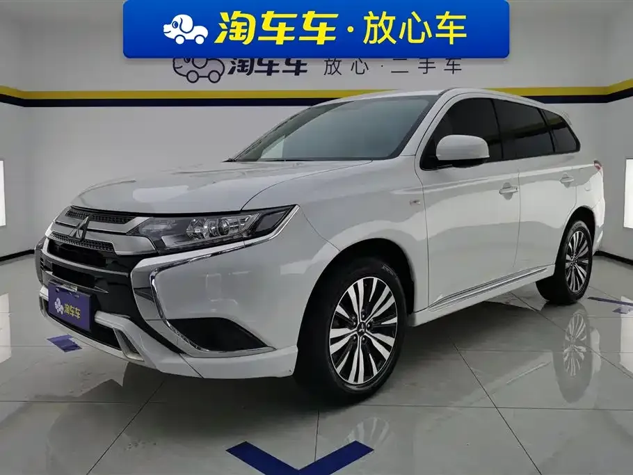Mitsubishi Outlander 2023 из CN, фото 1