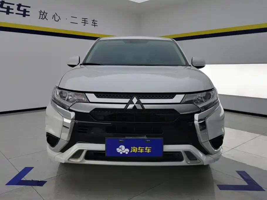 Mitsubishi Outlander 2023 из CN, фото 2