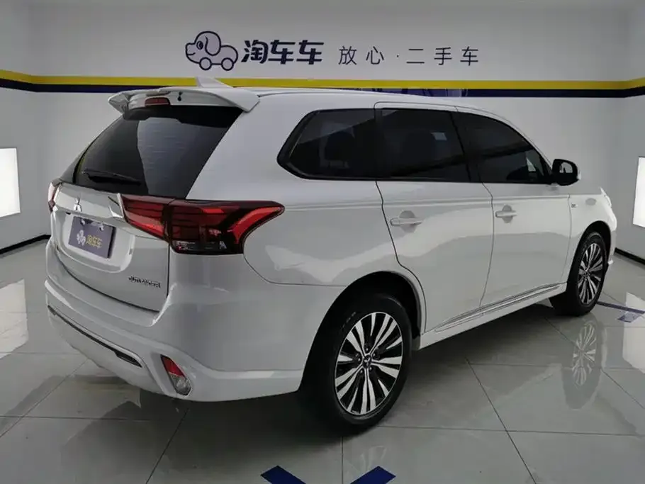 Mitsubishi Outlander 2023 из CN, фото 3