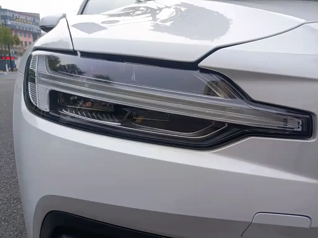 Volvo V60 2024 из CN, фото 2