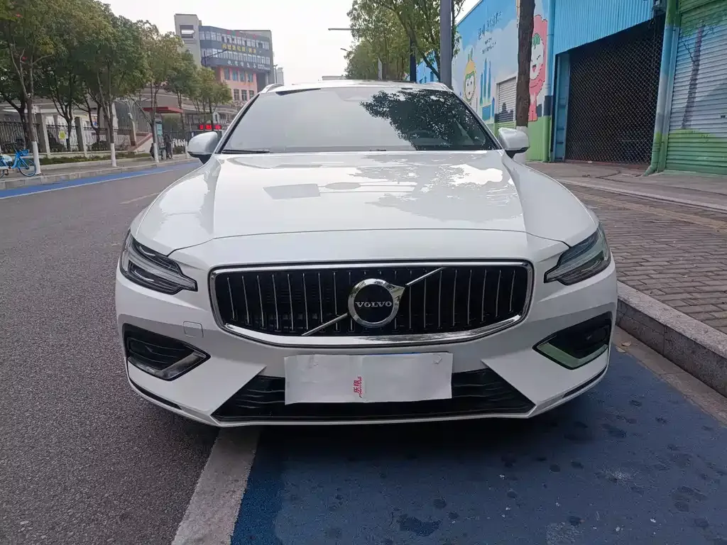 Volvo V60 2024 из CN, фото 5