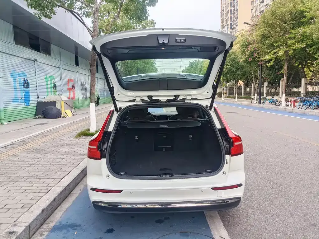 Volvo V60 2024 из CN, фото 8
