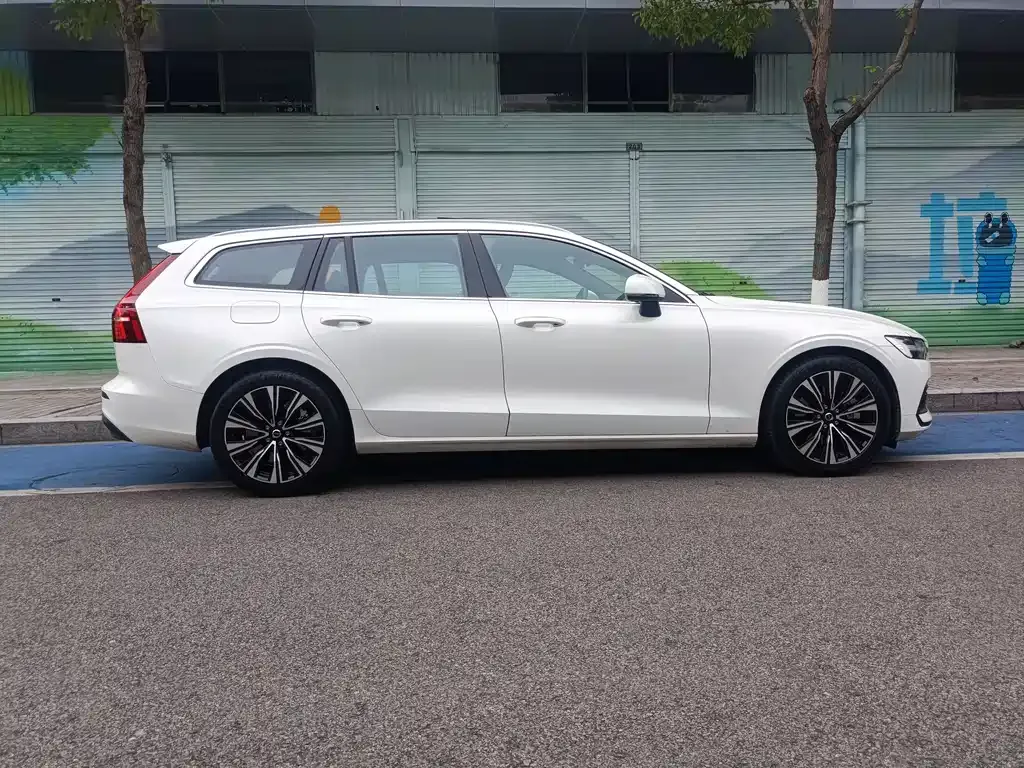 Volvo V60 2024 из CN, фото 10