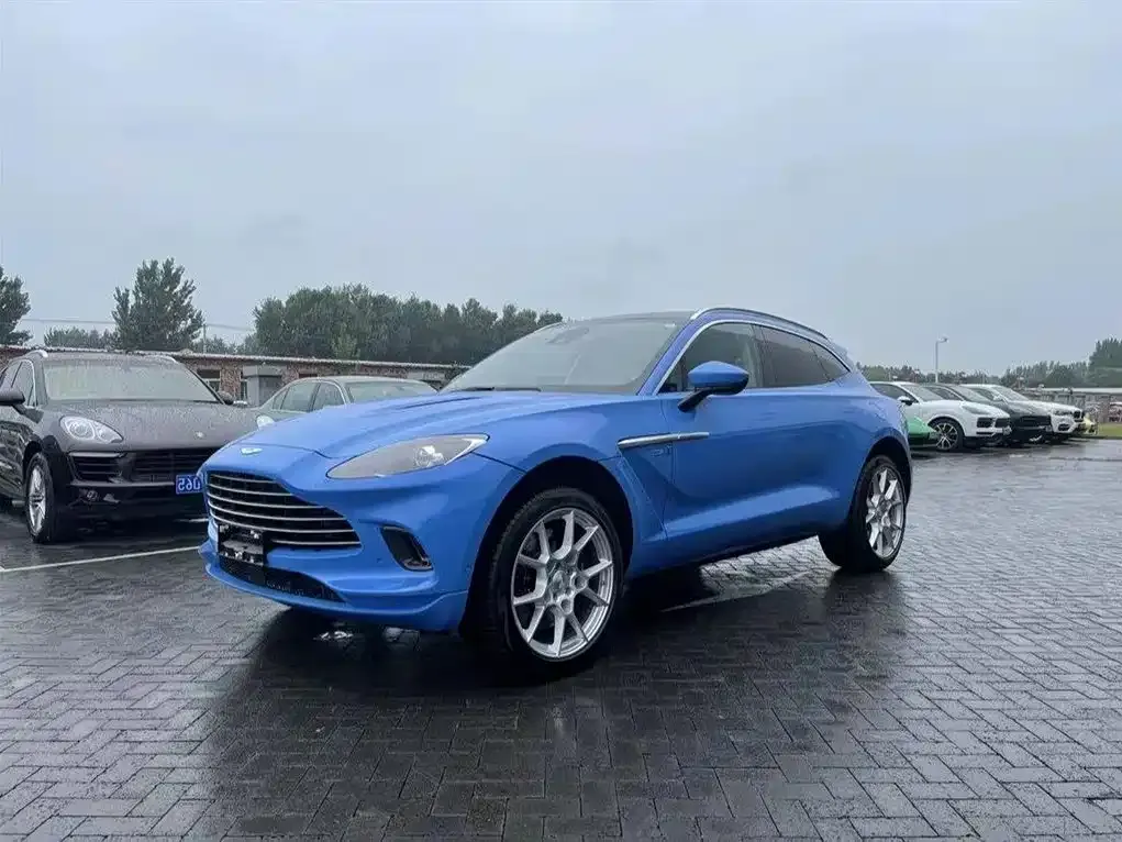 Aston Martin DBX — фото 1