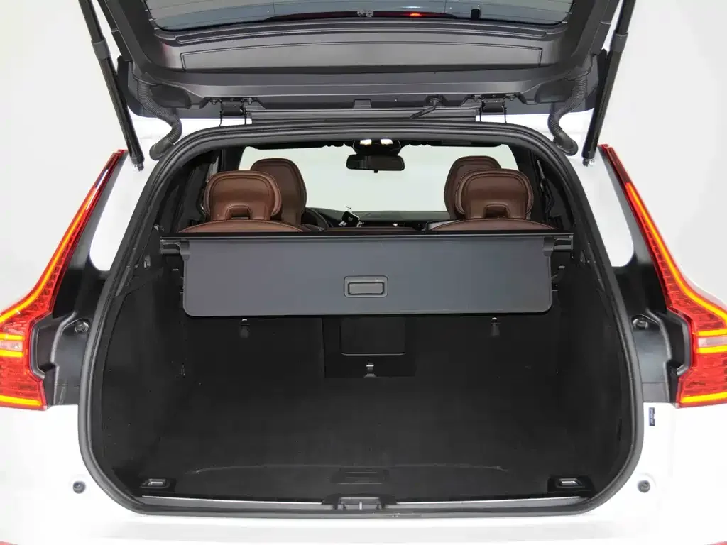 Volvo XC60 2022 из CN, фото 5