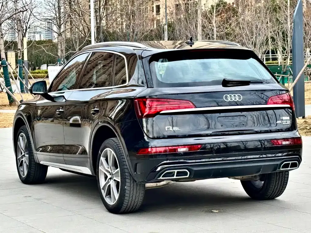 Audi Q5L — фото 6