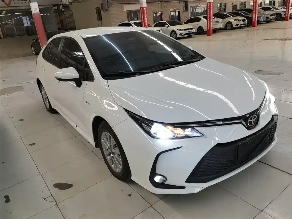 Toyota Corolla — фото 8