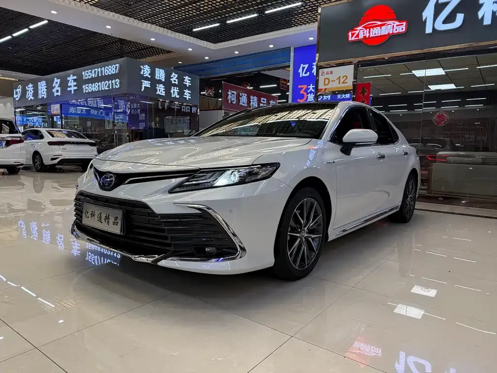 Toyota Camry 2023 из CN, фото 1