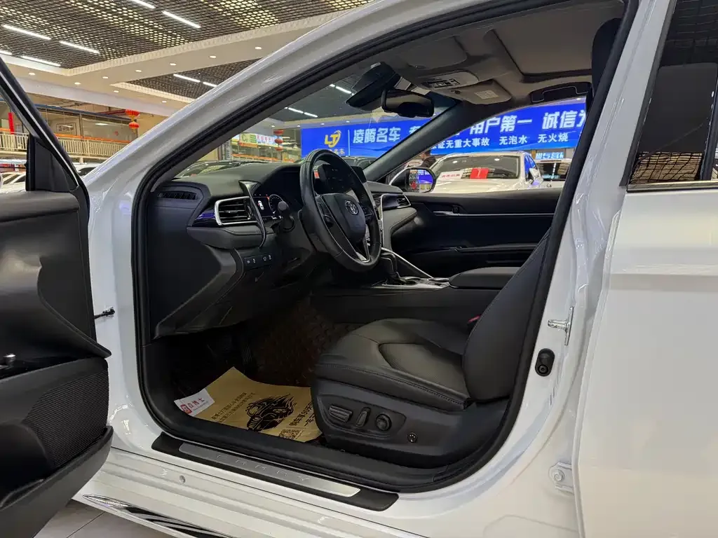 Toyota Camry 2023 из CN, фото 4
