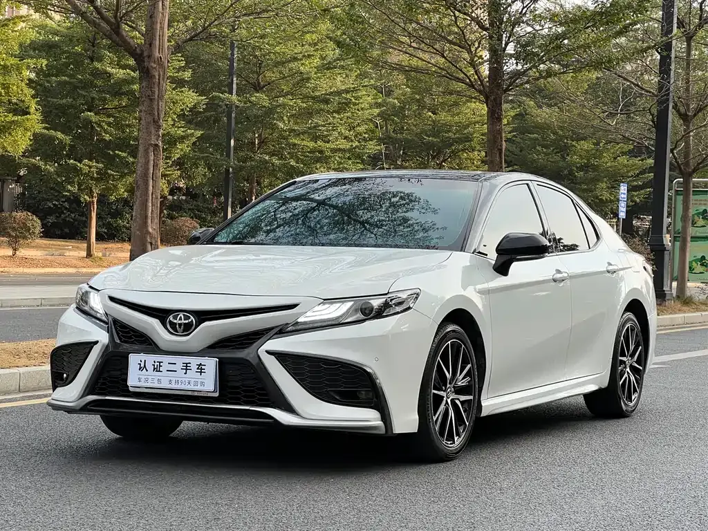 Toyota Camry 2023 из CN, фото 1