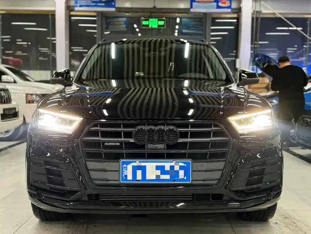 Audi Q5L 2021 из CN, фото 2