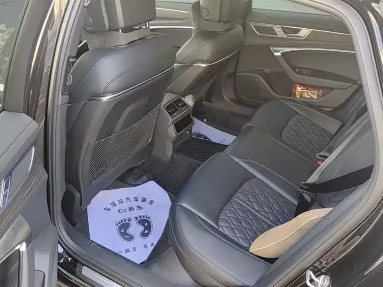Audi A6L 2024 из CN, фото 5