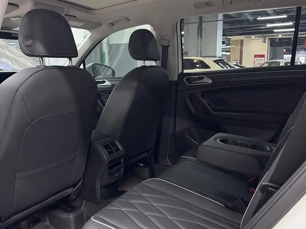 Volkswagen Tiguan L 2023 из CN, фото 8