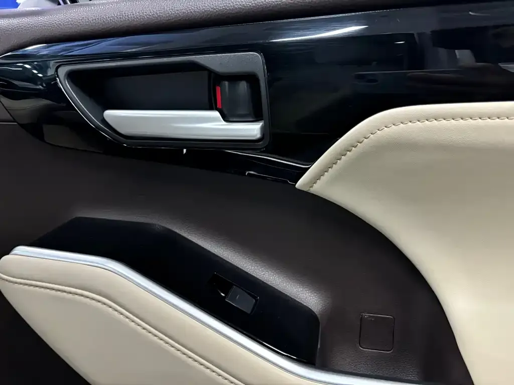 Toyota Highlander — фото 2