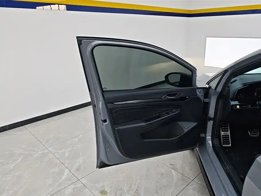 Volkswagen Golf 2024 из CN, фото 10