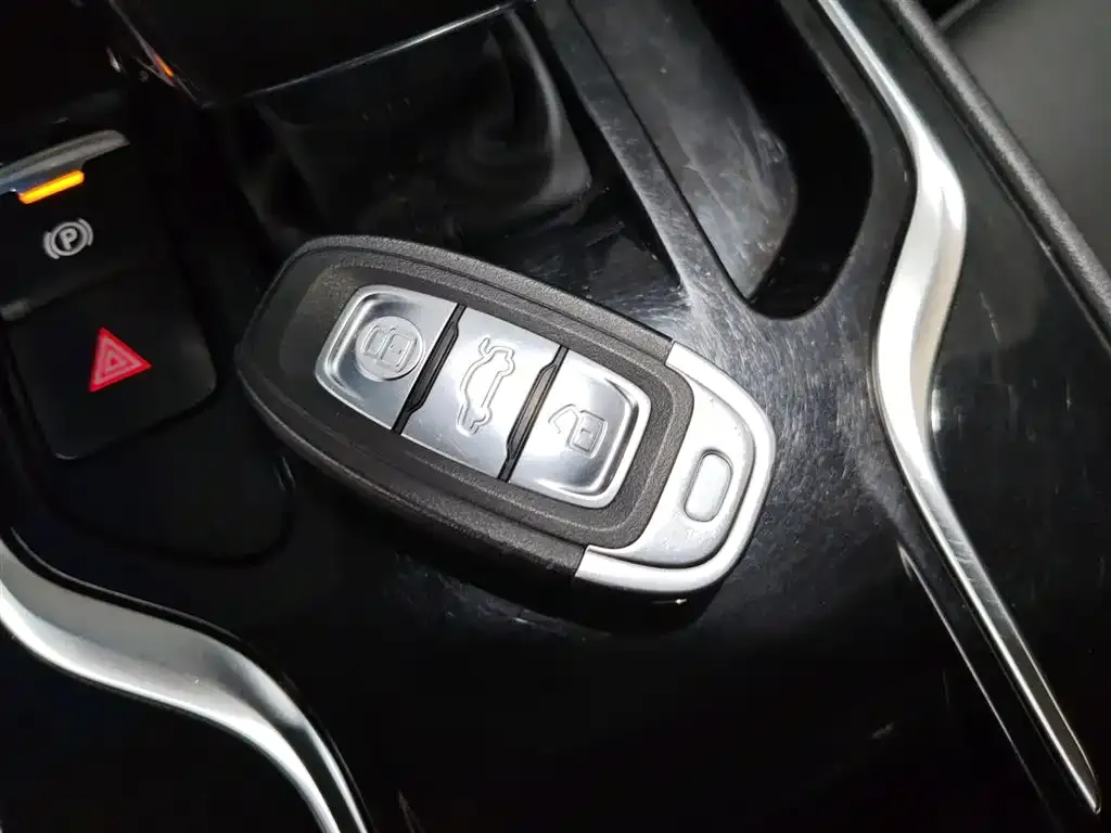 Hongqi E-QM5 2024 из CN, фото 2