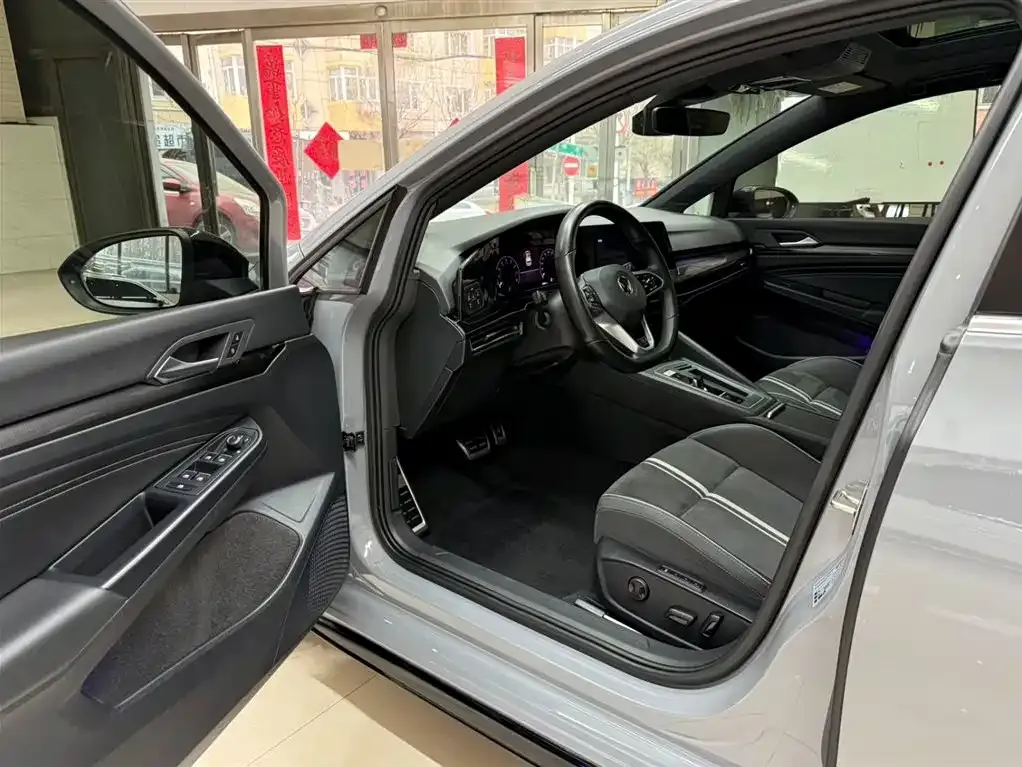 Volkswagen Golf 2021 из CN, фото 2