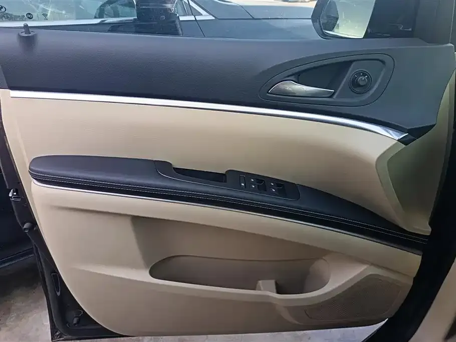 Buick GL8 2023 из CN, фото 2