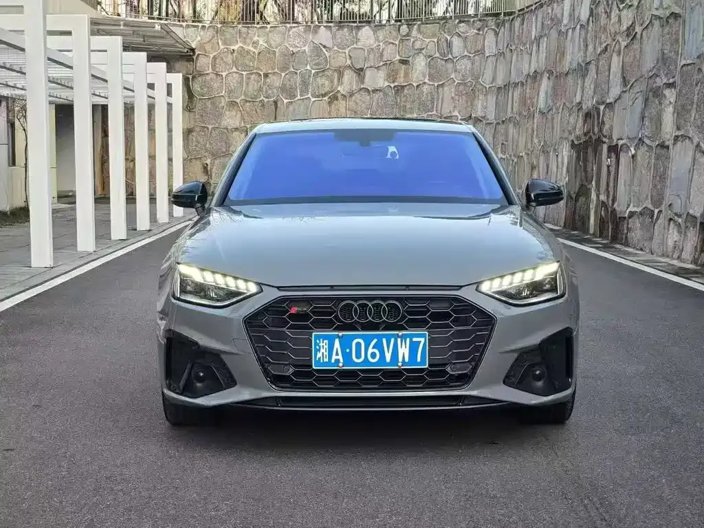 Audi A4L 2021 из CN, фото 8
