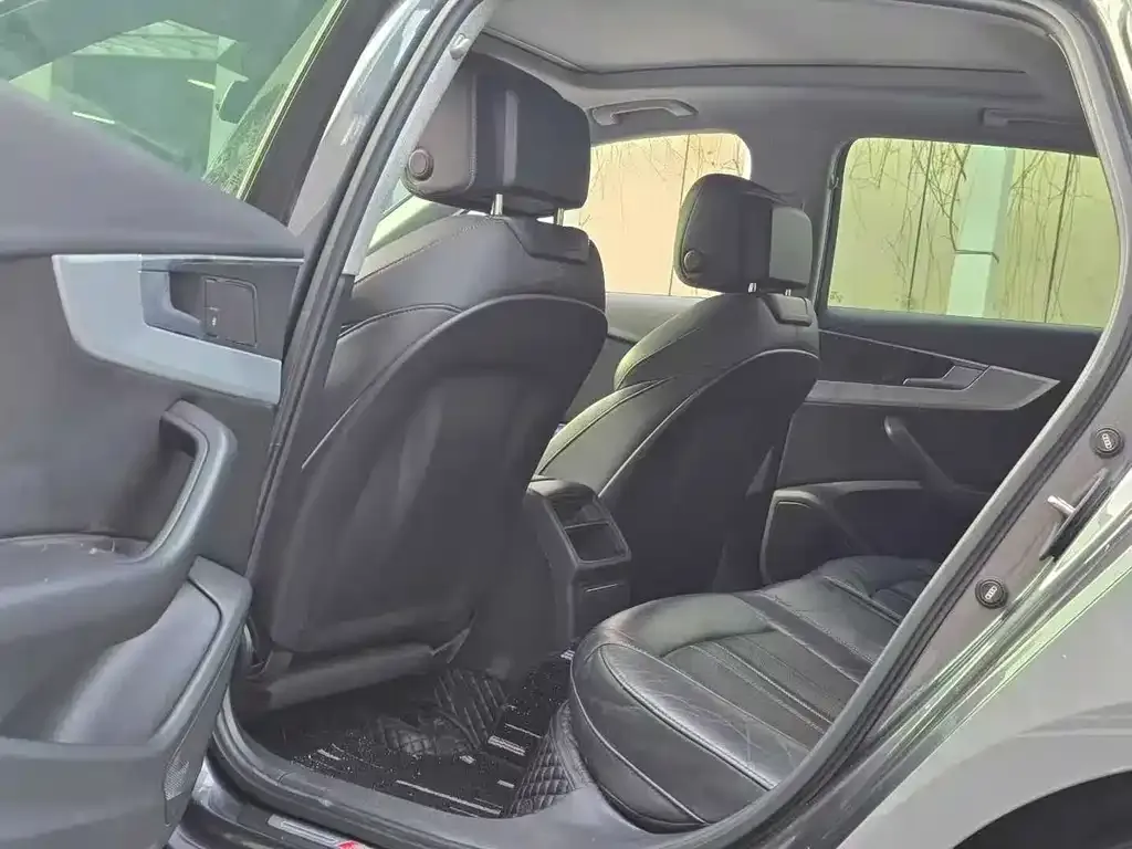 Audi A4L 2021 из CN, фото 6