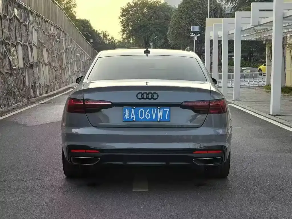 Audi A4L 2021 из CN, фото 2