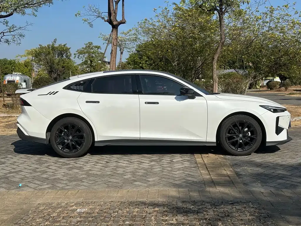 Changan UNI-V 2025 из CN, фото 4