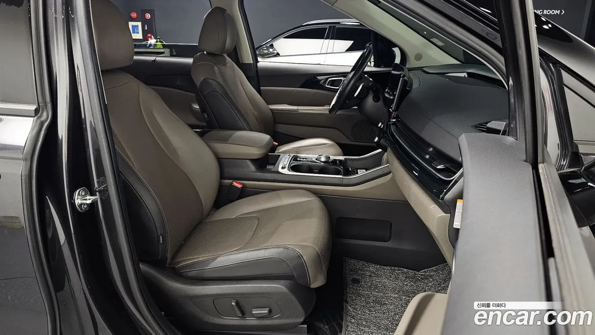 Kia Carnival — фото 10